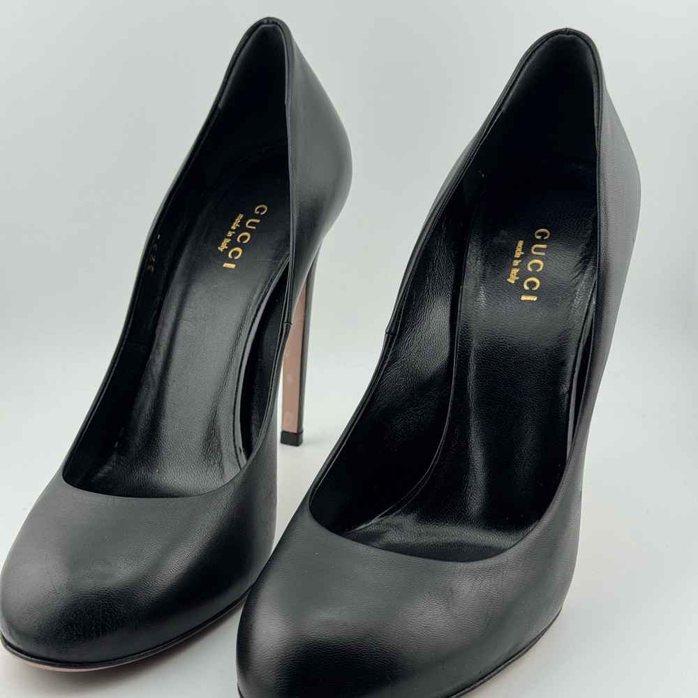 Authentic Gucci "Malaga" Kid Leather Platform Pumps in Nero Black Size 38 (US 8)